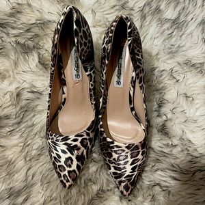 Great condition size 10 leopard print heels. Only wore a handful of times